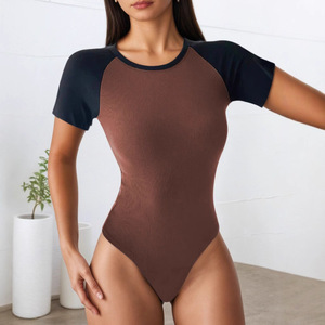 Combinaison en tricot à blocs de couleur pour femmes, taille haute, coupe ajustée, style streetwear, vert café - Product Image 2