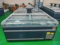 Réfrigérateur îlot horizontal en verre courbé à température constante, économe en énergie, mobile, à refroidissement rapide, équipement de cuisine à vendre