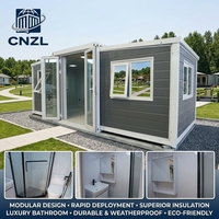 Maisonnette préfabriquée modulaire personnalisable à toit incliné, en panneaux sandwich respirants et extensibles, pour hôtel, station balnéaire forestière ou maisonnette portable.