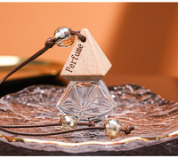 Bouteille de parfum en verre vide réutilisable avec couvercle en bois et corde de suspension, diffuseur de voiture suspendu, vase, conteneur de parfum rechargeable