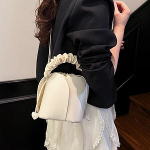 Bolso de Hombro Versátil para Mujer, Estilo Retro, con Diseño de Pétalos de Flores, Bolso Bandolera de PU, Moderno, Informal, para el Trabajo, Diseño Clásico y Exclusivo - Product Image 4