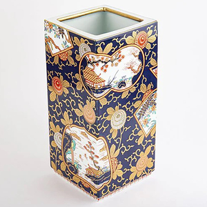 Jarrón Cuadrado de Porcelana Estilo Japonés Rinpa Ko-Imari para Arreglos Florales, Obra de Arte Vibrante Pintada a Mano, Regalo Artesanal de Madera P40 - Product Image 1