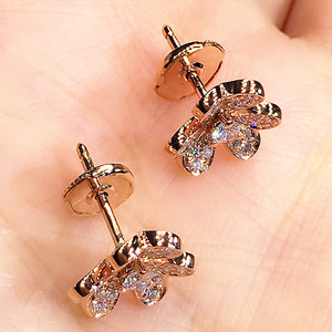 Orecchini a Perno con Fiori Vintage per Donne, Eleganti Accessori per Orecchie da Indossare Quotidianamente, per Outfit Casual e Regalo - Product Image 5