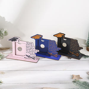 Cadre photo de portrait vertical en bois d'une seule pièce personnalisé Cadeau de fantaisie pour les diplômés pour les photos de fin d'études - Product Image 2