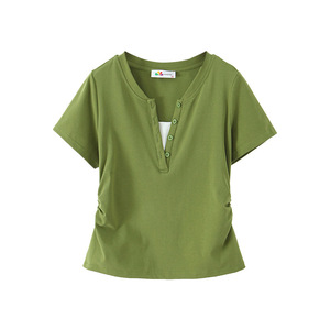 Loney Yang Camiseta con cuello en V para mujer, talla grande, color verde, tejido de punto, diseño de dos piezas falsas, estilo informal de verano - Product Image 1