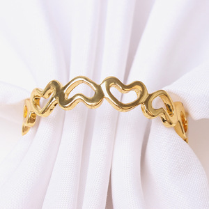 Anneaux de serviette en métal personnalisés en gros, en forme de cœur, amour, or et argent, or rose pour les mariages et la Saint-Valentin - Product Image 1