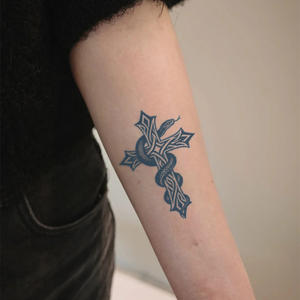 Flor Cruz tatuaje temporal diseño Animal tatuaje semipermanente resistente al agua dura 2 semanas brazo tatuaje de hierbas - Product Image 2