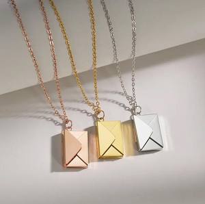 Collar <span class=keywords><strong>de</strong></span> Acero Inoxidable Dorado Único para el Día <span class=keywords><strong>de</strong></span> San Valentín, Collar con Medallón <span class=keywords><strong>de</strong></span> Carta <span class=keywords><strong>de</strong></span> Amor en Sobre Personalizado con Mensaje <span class=keywords><strong>Secreto</strong></span> - Product Image 5