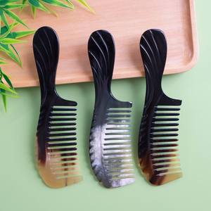 Peigne à cheveux naturel en corne de buffle, artisanat traditionnel, offrant un coiffage sans effort, une élégance authentique et une fiabilité garantie. - Product Image 5