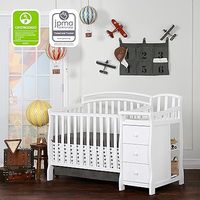 Mini lit de bébé et table à langer 3-en-1 en pin de haute qualité et réglages de hauteur de matelas réglables à trois positions en blanc en gros