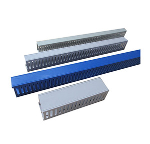 Gaine de câblage en <span class=keywords><strong>PVC</strong></span> <span class=keywords><strong>rigide</strong></span> avec couvercle à fentes ouvertes à charnières pour une gestion organisée des câbles - Product Image 3
