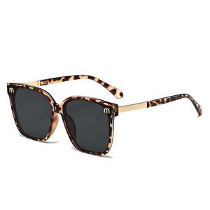 Lunettes de soleil carrées pour femmes, monture intégrale, protection UV400, style élégant, protection solaire, mode adulte - Product Image 1