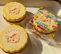 Moozy Muki Pupu Biscuit Sandwich Vache Laitière Moelleux et Souple, Jouet Anti-Stress à Presser pour Collection et Cadeau