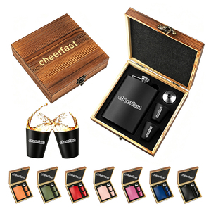 Ensemble de flacons à liqueur noirs personnalisés de 8 oz et flacons à whisky en acier inoxydable avec entonnoir et boîte en bois - Product Image 1