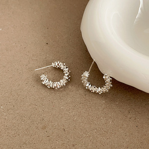 Boucles d'oreilles créoles à clous en perles géométriques en forme de C en gros pour femmes, bijoux en argent sterling 925 - Product Image 2