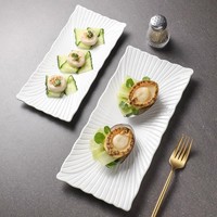 Porcelaine blanche sous glaçure moderne, texture pétale de poisson, style occidental, pour sushi et desserts, usage commercial, écologique