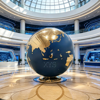 Globe Terrestre Décoratif - Grande Sculpture Artistique en Résine de Fibre de Verre, Thème Dessin Animé, Durable, pour Atriums d'Entreprises Extérieurs et Complexes Hôteliers de Luxe (Or)