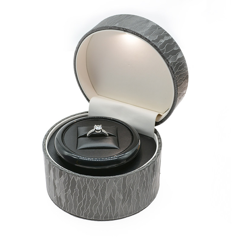 Boîte à bague rechargeable gris avec lumière blanche - 11x10x8 cm