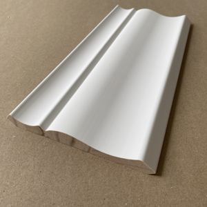 Moulures de plafond en bois de fabrication vietnamienne, apprêtées en blanc - Product Image 1