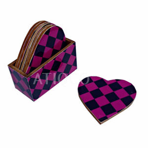 Ooden Coaster Set Différents Coeurs Imprimés Magnifiquement Conçu | Belle salle à manger avec un être cher | Spécial Saint-Valentin - Product Image 2