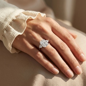 Bague Triologie avec coussin allongé et diamant en forme de cœur - Or 9k, 14k, 18k - Product Image 2