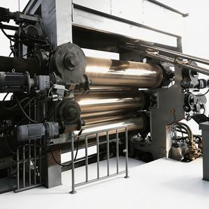 Nuova Linea di Calandrieri a Tre/Quattro/Cinque/Sei/Sette Rulli in PVC KEYING con Ingranaggi e Pompa a Prezzo Competitivo - Product Image 4