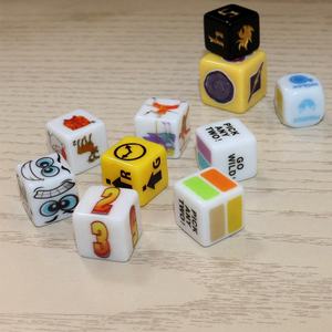 Производитель, изготовленные на заказ квадратные кости с цветным принтом логотипа, дизайн 16 мм, d6 боковые кубики, Круглый или прямой угол для смешных игр - Product Image 5