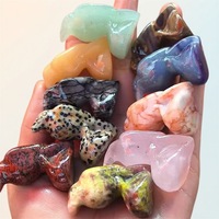 Vente en gros : Cristaux naturels gravés 35 mm, mélange de cristaux, gemmes, artisanat, thème amour, tendance mode pour cadeaux promotionnels, approvisionnement en vrac