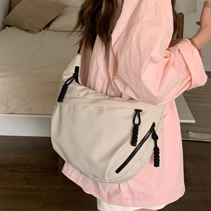 Bolso de hombro de nailon para mujer, color blanco roto, resistente al agua, con cierre de cremallera, uso diario, primavera 2024 - Product Image 1