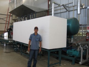 Machine de formage de panneaux isolants en mousse de <span class=keywords><strong>polystyrène</strong></span> <span class=keywords><strong>expansé</strong></span> (EPS) à haute efficacité, contrôlée par écran tactile PLC Milon, pour la production d'énergie - Product Image 3
