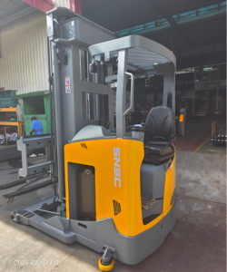 Montacargas Eléctrico de Torreta Oscilante de Litio-Ion Xilin SNSC Serie XC de 80V, Capacidad de Elevación de 3,500 lb, Montacargas VNA - Product Image 6