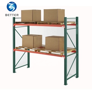 Blu in posizione verticale e scatola arancione fascio acciaio magazzino rack per stoccaggio pallet