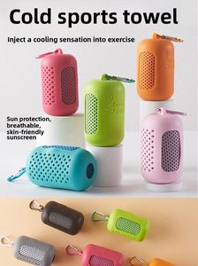 Serviette rafraîchissante en soie glacée pour équipement sportif promotionnel, idéale pour la salle de sport et les activités de plein air, avec mousqueton et support en silicone - Product Image 2