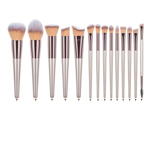 Bán Buôn Rượu Sâm Banh Vàng <span class=keywords><strong>Make</strong></span> <span class=keywords><strong>Up</strong></span> Brushes <span class=keywords><strong>Set</strong></span> <span class=keywords><strong>14Pcs</strong></span> Nhãn Hiệu Riêng New Vegan Trang Điểm Bàn Chải Cho Trang Điểm - Product Image 4