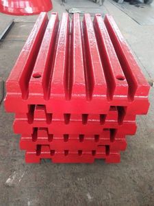 อะไหล่เครื่องบดแบบกราม EXTEC C10+ C12+  แผ่นกรามและแผ่นฟันแบบหล่อจากแมงกานีสสำหรับใช้ในเหมืองหิน - Product Image 5