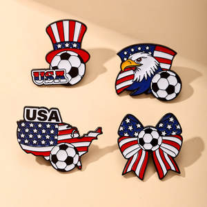 Épingles de football en émail dur avec éléments <span class=keywords><strong>du</strong></span> drapeau américain et éléments animaliers (aigles) pour la décoration de badges pour la <span class=keywords><strong>Coupe</strong></span> de football 2026 - Product Image 2