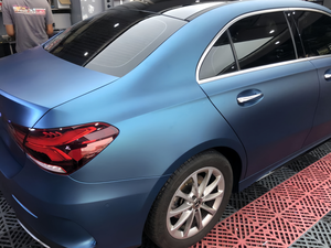 Rouleau de vinyle d'enveloppe de voiture bleu de qualité professionnelle avec base en PET à changement de couleur anti-rayures résistant aux UV pour film d'emballage de carrosserie de voiture - Product Image 4