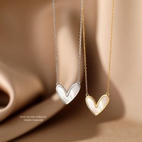 Collier classique en acier inoxydable couleur or avec pendentif cœur coquillage 2023 – Magnifiques accessoires de bijoux pour filles, collier tendance pour femmes