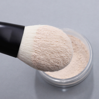 Ensemble de pinceaux professionnel Kabuki noir mat sans cruauté cheveux végétaliens Logo personnalisé Kit de maquillage du visage en poudre pour les femmes de beauté