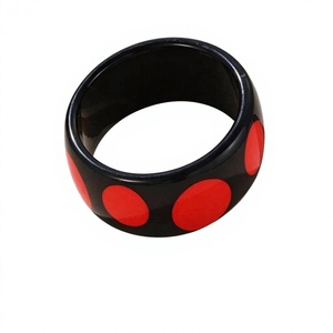 Meilleurs bracelets en résine acrylique à pois faits à la main, mignons, unisexes, élégants et tendance, disponibles en plusieurs couleurs et motifs pour femme - Product Image 4
