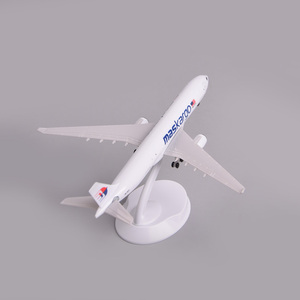 โมเดลเครื่องบินมาเลเซียมาสคาร์โก้ แอร์บัส <span class=keywords><strong>A330</strong></span> ขนาด 20 ซม. สเกล 1/<span class=keywords><strong>300</strong></span> ของตกแต่งโต๊ะทำงาน - Product Image 3