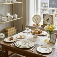 Service de table de luxe en céramique à bord doré, motif oiseaux, assiettes en porcelaine fine personnalisées, tasses à thé et café avec soucoupes, ensemble de vaisselle