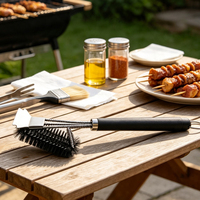 Brosse de nettoyage de barbecue robuste 3-en-1 avec grattoir et poils en acier, manche long de 40,3 cm pour grilles à gaz et à charbon de bois