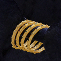 Bracelet à breloques brossé style royal italien pour femme, forme fleur vintage, plaqué or rose, avec cristaux et strass sertis griffe, idéal pour les soirées