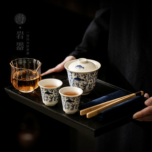 Gaiwan en porcelaine avec couvercle, motif poisson calligraphié bleu et blanc, résistant à la chaleur, bol à thé pour le thé Kung Fu - Product Image 4