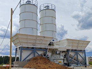 Pabrik Pencampur Beton Siap Pakai 50m³/jam 60m³/jam Otomatis Portabel Kecil Dry Mix Mobile Concrete <span class=keywords><strong>Batching</strong></span> <span class=keywords><strong>Plant</strong></span> - Product Image 4