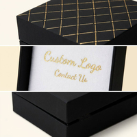 Boîte cadeau pour bijoux, petite, rectangulaire, étanche, avec fermeture magnétique, finition mate noire premium, dorure mate et gaufrage.