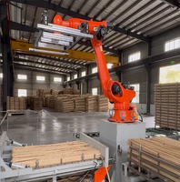 Robot industriel KUKA KR360 R2800-2 pour la manutention de planches de bois et le ramassage de tôles métalliques avec ventouse