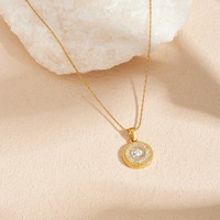 Collier classique avec pendentif boussole rond incrusté de zircon, plaqué or, en acier inoxydable, pour un usage quotidien