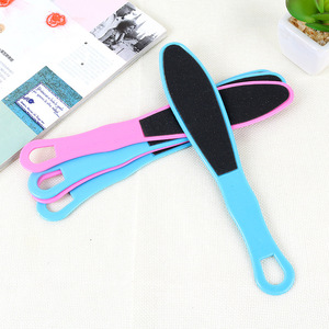 Brosse pour les pieds, lime à pieds, brosse double face, coupe-ongles pour les pieds et autres outils de soin des pieds. - Product Image 1